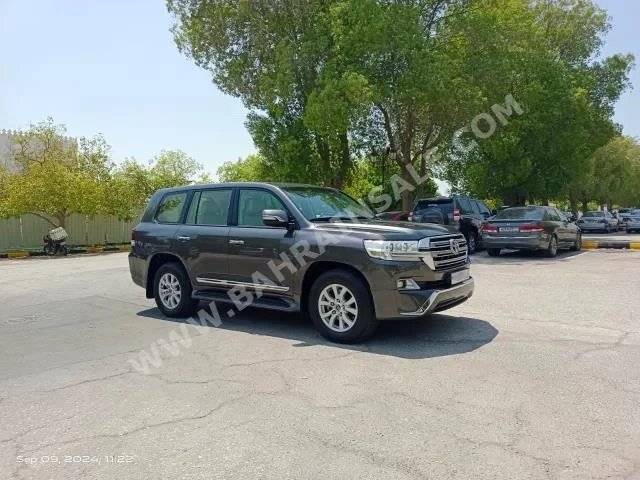 Toyota Land Cruiser GXR 2018 SUV Automatic 8 176,000 4WD Gray Gasoline