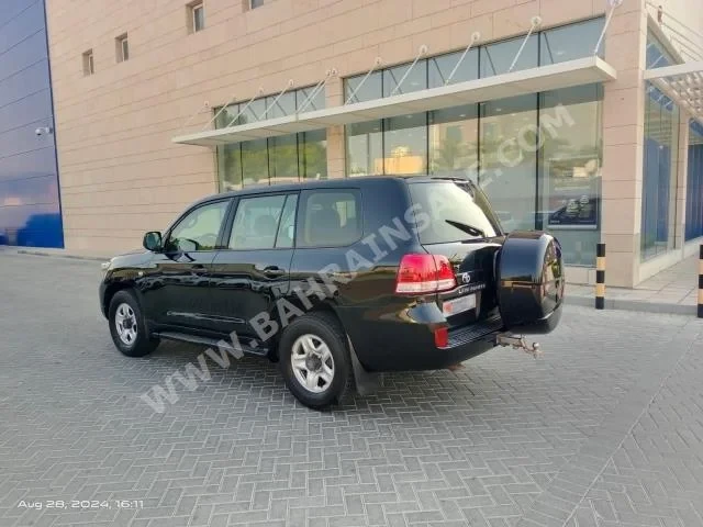 Toyota Land Cruiser GX 2011 SUV Manual 6 123,000 4WD Black Gasoline
