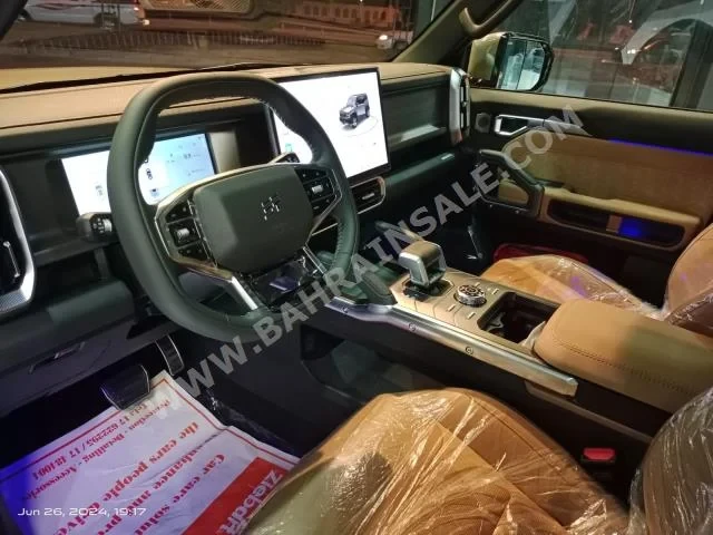 JETOUR T2 LUXURY 2025 SUV Automatic 4 0 AWD Beige Gasoline